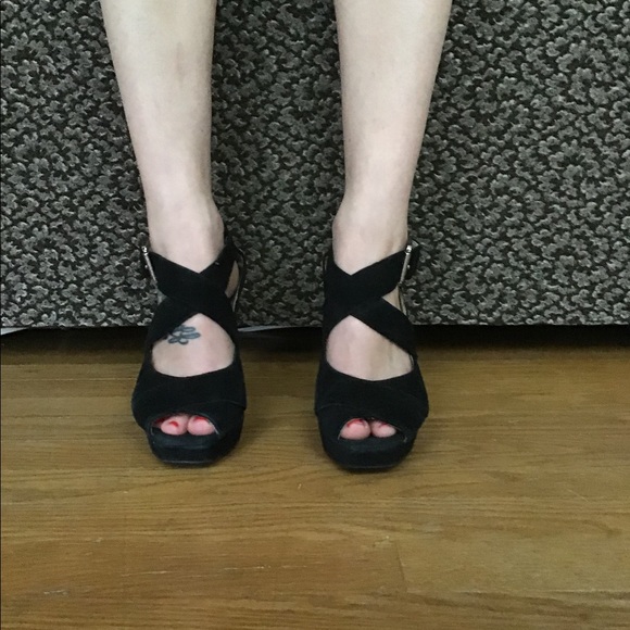 Michael Kors black suede platforms - Picture 3 of 8